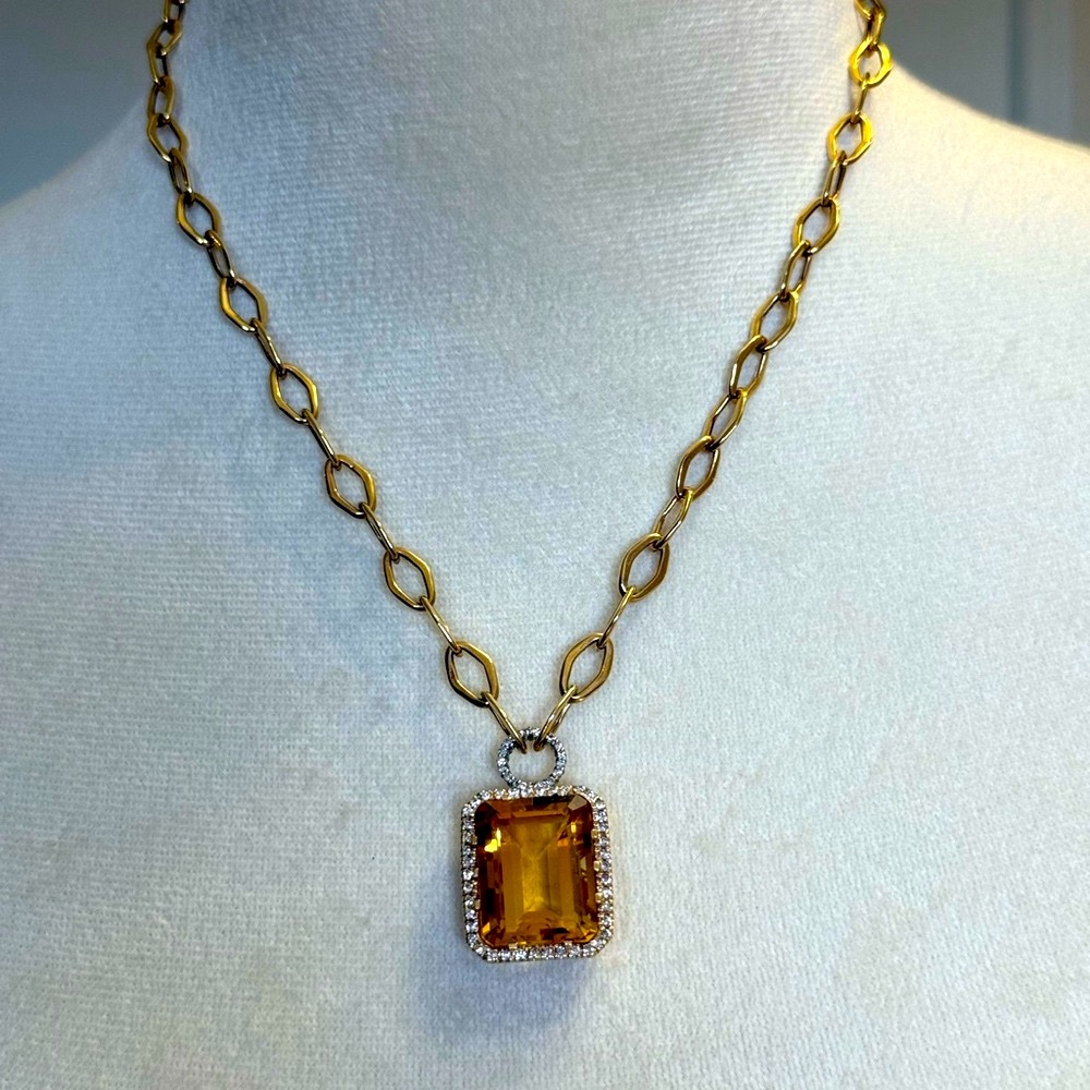 Stunning 14k Gold Necklace with 22kt Citron Pendant